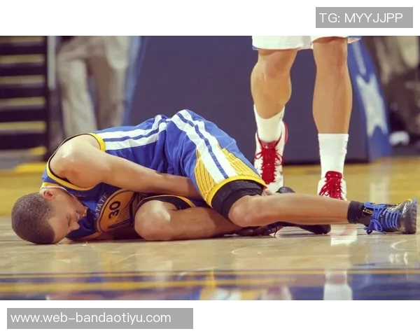 小卡遭遇重创左膝受伤瞬间曝光两次撞击令他痛苦倒地